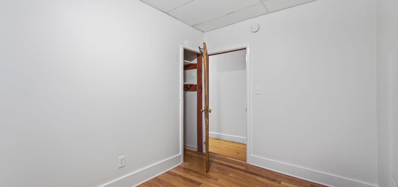 Interior view of a charming 1-bedroom apartment at 33 Franklin St #4 in downtown Saratoga Springs, NY, near Broadway shopping and dining.