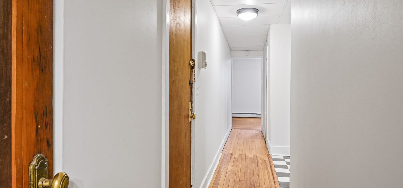 Interior view of a charming 1-bedroom apartment at 33 Franklin St #4 in downtown Saratoga Springs, NY, near Broadway shopping and dining.